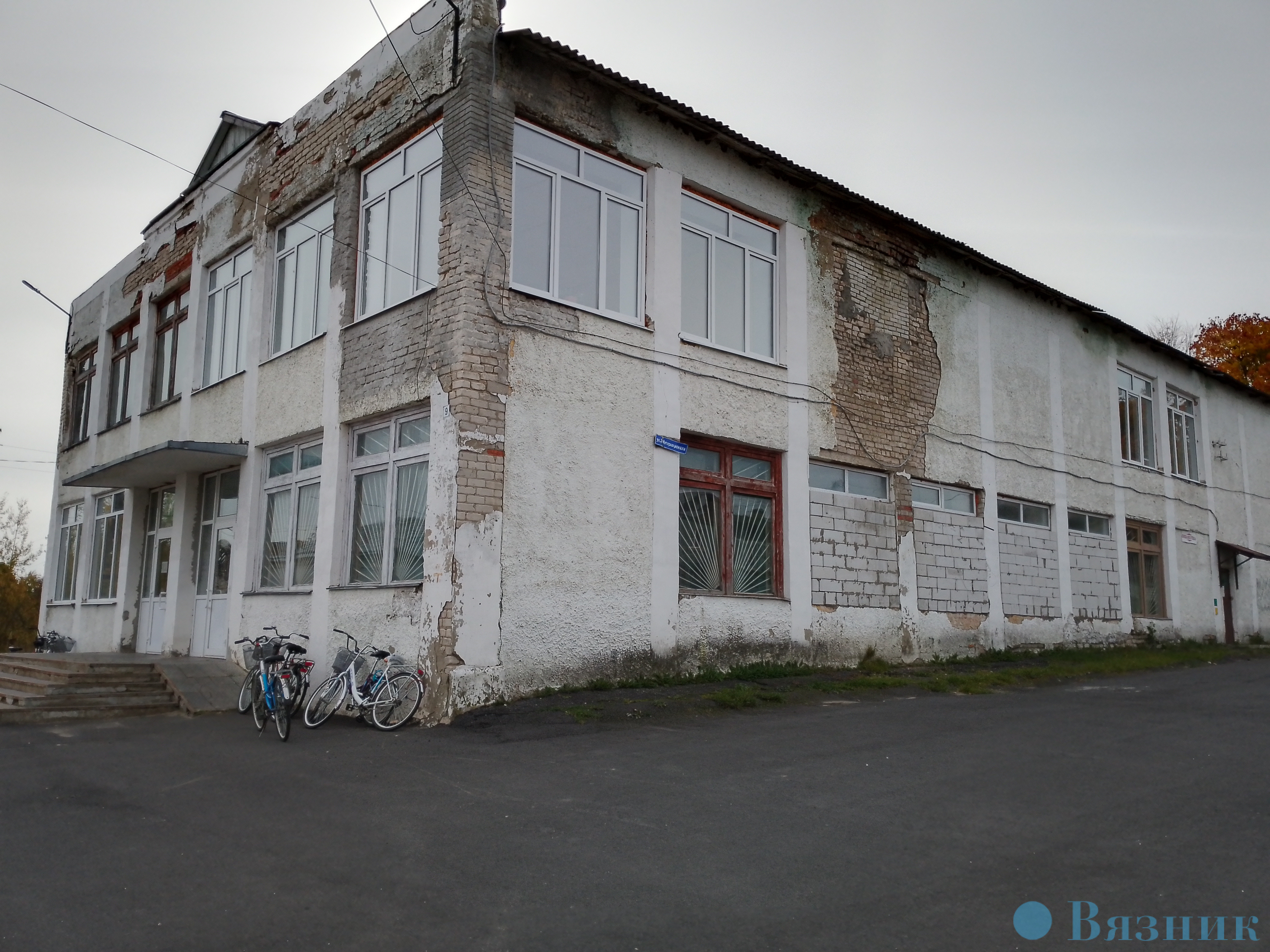 В № 35 нашей «Районки» опубликована информация об ответе губернатора А.Авдеева на вопрос жителей Мстеры о плачевном состоянии Мстёрского Дом...